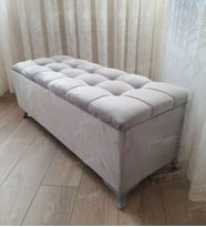 Çizgi Kapitoneli Sandıklı Puf Bench 120 cm Gümüş Ayak (Gri)