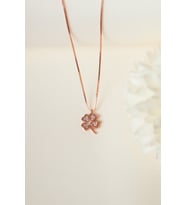 Elika Silver 925 Ayar Gümüş Küp Zincirli Yonca Model Kolye (Rose)