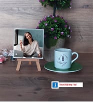 Minimal Baş Harf ve İsim Yazılı Fotoğraflı Dekoratif Taş, Ahşap Altlıklı Türk Kahvesi Fincanı Hediye (Model 9)