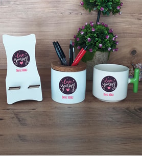 Love Your Self Hediye Sepeti Kupa Bardak T Kulplu, Kalemlik ve Ahşap Telefon Standı Arkadaşa Hediye, Anneye Hediye (Model 8)