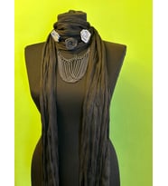 ÇİÇEKLİ ZİNCİRLİ TASARIM KADIN FULAR KOLYE BOY 170 CM (Siyah)