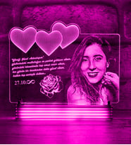 Kadın Arkadaşa Özel Hediye  Kişiye Özel Fotoğraflı 3D Lamba (Pembe)