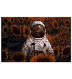 Cakapuzzle Günebakan Tarlasında Astoronot Görseli  Puzzle Yapboz MDF (Ahşap) (500 Parça)