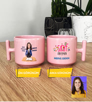 Kişiye Özel Karikatürlü Sınıf Öğretmeni Hediye Pastel T Kupa Kadın Sınıf Öğretmenine Öğretmenler Günü Hediyesi (Pembe)