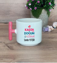 Kadın Doğum Uzmanı Hediye Sepeti Kupa Bardak T Kulplu, Kalemlik ve Ahşap Telefon Standı Tıp Bayramı Hediyesi (Model 4)