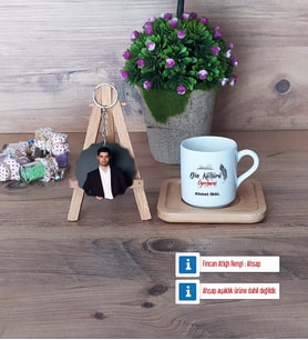 Din Kültürü Öğretmeni Türk Kahvesi Fincanı Ahşap Altlıklı ve Fotoğraflı Ahşap Anahtarlık Hediye (Model 1)