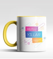 Kişiye Özel Mutlu Yıllar Yıldızlı Tasarımlı Siyah Kupa (Sarı)
