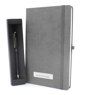 Kişiye Özel Gri Defter & Gold Detaylı Tükenmez Kalem Hediye Seti (Siyah)