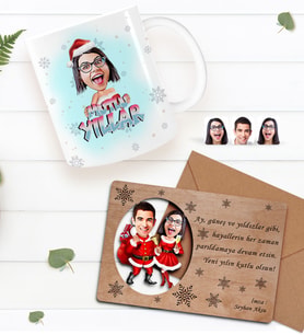 BK Gift Kişiye Özel Mutlu Yıllar Karikatürlü Kupa Bardak ve Retro Ahşap Yılbaşı Tebrik Kartı Hediye Seti-4 (Siyah)