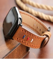 vagave Kişiye Özel Apple Watch 42MM 44MM 45MM 49MM Ultra Ultra 2 Seri 3 / 4 / 5 / 6 / Se / 7 / 8 / 9 / 10 Uyumlu Hakiki Gerçek Deri El İşçilikli Arkadaşa Öğretmene Babaya Eşe Sevgiliye Yeniyıl Hediyelik Saat Kordonu (Hardal)