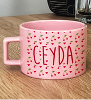 Kişiye Özel İsim Yazılı Hediye Pastel Fincan Kiraz Desenli Meyveli (Pembe)