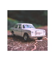 Mercedes e220 model 1/36 Ölçek 12cm çekbırak(ÖZEL PLAKALI) (Beyaz)