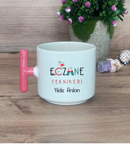 Eczane Teknikeri Hediye Sepeti Kupa Bardak T Kulplu, Kalemlik ve Ahşap Telefon Standı Eczacılar Günü Tıp Bayramı Hediyesi (Model 4)