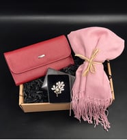 Pembe Şal & Kadın Cüzdanı& Gold Renk Çiçek Model Broş Hediye Seti (Model 1)