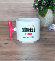 Ortopedi Uzmanı Hediye Sepeti Kupa Bardak T Kulplu, Kalemlik ve Ahşap Telefon Standı Tıp Bayramı Hediyesi (Model 1)