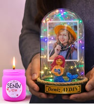 Kişiye Özel Fotoğraflı & Yazılı Renkli Led Işıklı Fanus ve Kokulu Mum (Deniz Kızı Biblolu)