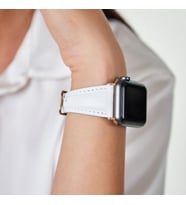 vagave Apple Watch 42mm 44mm 45mm 3 4 5 6 7 se 8 Ultra Uyumlu Kadın Deri Kordon Saat Kordonu (Beyaz)