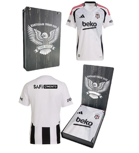 Beşiktaş Orijinal 24-25 Beyaz Forma Bjk Kartal Baskılı Hediyelik Ahşap Kutulu (Siyah - Beyaz)
