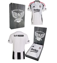 Beşiktaş Orijinal 24-25 Beyaz Forma Bjk Kartal Baskılı Hediyelik Ahşap Kutulu (Siyah - Beyaz)