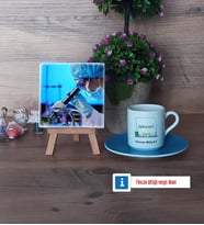 Laborant Fotoğraflı Dekoratif Taş, Ahşap Altlıklı Türk Kahvesi Fincanı Hediye (Model 5)