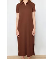 Moda Kısa Kollu Polo Yaka Midi Elbise Bej Polo Yaka Shift Normal Kesim Midi Örme Elbise (Kahverengi)