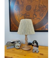 RETRO NOW PERGE NATURAL AHŞAP AYAKLI ABAJUR (Ekru)