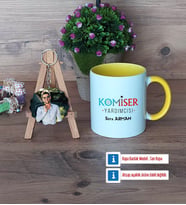 Komiser Yardımcısı Kupa Bardak Beyaz ve Fotoğraflı Ahşap Anahtarlık Hediye (Model 7)