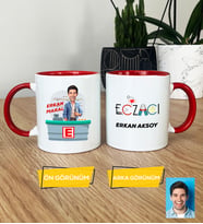 Kişiye Özel Karikatürlü Eczacı Hediye Kupa Bardak Erkek Ezacıya Tıp Bayramı Hediyesi (Kırmızı)