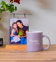 Kişiye Özel Ahşap Standlı Fotoğraflı Çerçevesi & Renkli Kupa Bardak Model no:875 (Sütlü Kahve)