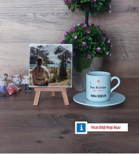 Fen Bilimleri Öğretmeni Fotoğraflı Dekoratif Taş, Ahşap Altlıklı Türk Kahvesi Fincanı Hediye (Model 2)