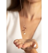Gül Motifli 14 K Rose Gold Kaplama Kadın Kolye (Beyaz)