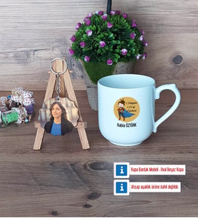 Öğretmenler Günü Hediyesi Kupa Bardak Beyaz ve Fotoğraflı Ahşap Anahtarlık Hediye (Model 5)