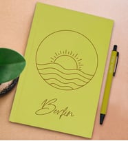 BK Gift Kişiye Özel İsimli Sarı Sert Kapaklı Defter ve Tükenmez Kalem Seti, Arkadaşa Hediye, Yeni İş Hediyesi, Doğum Günü Hediyesi (Model 4)