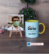 Doktor Fotoğraflı Dekoratif Taş, Kupa Bardak Beyaz Hediye Tıp Bayramı Hediyesi Doktora Hediye (Model 7)