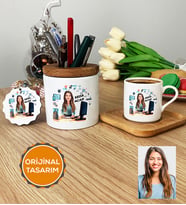 Kişiye Özel Karikatürlü Bilgisayar Mühendisi Hediye Seti Türk Kahvesi Fincanı, Kalemlik, Anahtarlık Kadın Bilgisayar Mühendisine Hediye (Ahşap)
