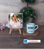Eczacı Fotoğraflı Dekoratif Taş, Ahşap Altlıklı Türk Kahvesi Fincanı Hediye (Model 1)