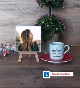 Sosyal Bilgiler Öğretmeni Fotoğraflı Dekoratif Taş, Ahşap Altlıklı Türk Kahvesi Fincanı Hediye Öğretmenler Günü Hediyesi (Model 3)