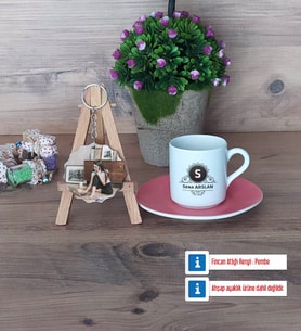 Baş Harf ve İsim Soyisim Türk Kahvesi Fincanı Ahşap Altlıklı ve Fotoğraflı Ahşap Anahtarlık Hediye (Model 6)