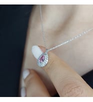 925 Ayar Gümüş Pırlanta Görünümlü Damla Şık Kolye (Pembe)