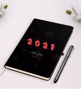 BK Gift Kişiye Özel 2024 Mutlu Yıllar Beyaz Defter ve Kalem Hediye Seti-2 (Siyah)