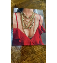 ZİNCİR KOLYELİ KIZ ARMA DİKİŞ APLİKE 23X20 CM (Kırmızı)