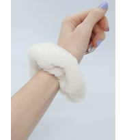 Melkady 179A - Orta Boy Suni Kürk Peluş Saç Lastiği (Krem)