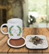 Kişiye Özel Tasarım Kupa Bardak Ve Fotoğraflı Ahşap Bardak Altlığı 99300 (Füme)