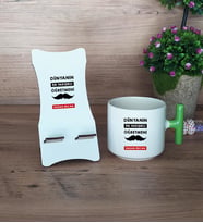 Erkek Öğretmene Hediye Hediye Sepeti Kupa Bardak T Kulplu ve Ahşap Telefon Standı Öğretmenler Günü Hediyesi (Model 8)