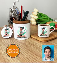 Kişiye Özel Karikatürlü Muhasebeci Hediye Seti Türk Kahvesi Fincanı, Kalemlik, Anahtarlık Erkek Muhasebeciye Hediye (Ahşap)