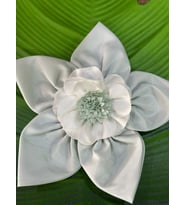SATEN TOMURCUKLU ÇİÇEK BROŞ GİYİM YAKA ABİYE ASESUARI 22 CM (Açık Yeşil)