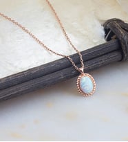925 Ayar Opal Taşlı Oval Minimal Gümüş Kolye (Rose)