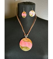EL BOYAMA DESENLİ DENİZ KABUĞU MİDYE KOYE KÜPE SET (Pembe)