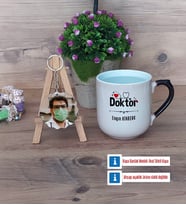 Doktor Kupa Bardak Beyaz ve Fotoğraflı Ahşap Anahtarlık Hediye Tıp Bayramı Hediyesi Doktora Hediye (Model 10)