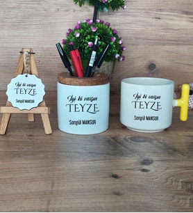 İyi Ki Varsın Teyze Hediye Sepeti Kupa Bardak T Kulplu, Kalemlik ve Anahtarlık Teyzeye Doğum Günü Hediyesi (Model 5)